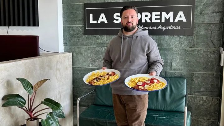 Alejo Fernández Mikic, un joven que se convirtió en el “Rey de las milanesas” gracias a su emprendimiento de comida argentina que abrió en Galicia