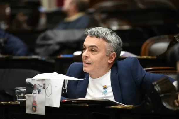 Esteban Paulón: "Adorni ya no sirve más como funcionario"