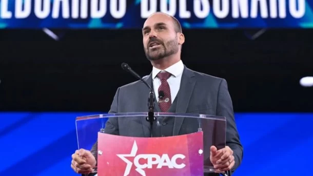 Eduardo Bolsonaro: "Lula habló para que su ministra le diera un billón de dólares a Massa"