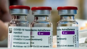 Efectos adversos de la vacuna Astrazeneca: todo lo que hay que saber