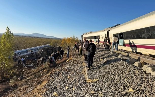 Periodista en España: "Las imágenes que describen los pasajeros del accidente son dantescas"