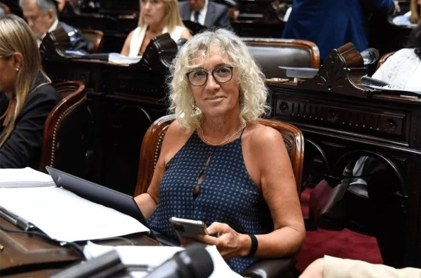 Mónica Frade: "Milei entre el pueblo argentino y Adorni lo eligió a Adorni"
